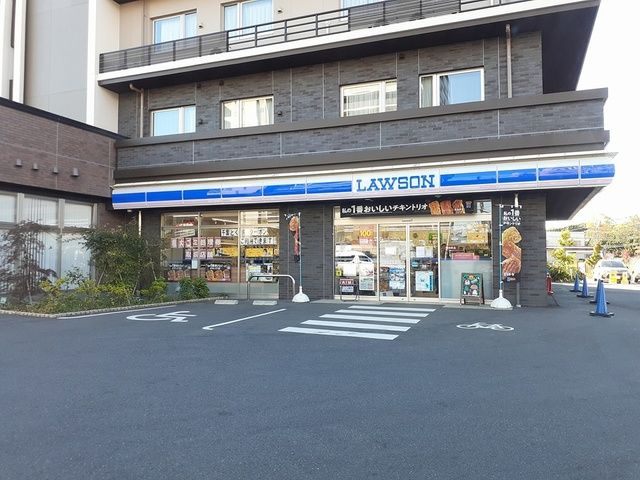 コンビニ　ローソン（コンビニ）まで688m