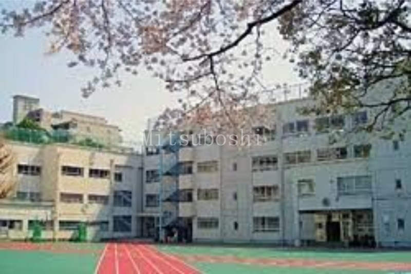 小学校　新宿区立戸塚第一小学校（小学校）まで501m