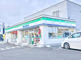 コンビニ　ファミリーマート月寒東5条店（コンビニ）まで240m