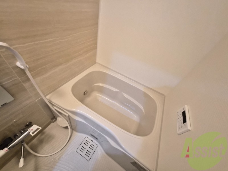 バス・シャワールーム　浴室は綺麗で追い焚きも付いて気持ちよくお過ごしいただけます。