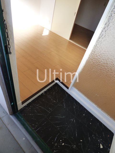 玄関　別部屋のお写真です。ご参考までに！