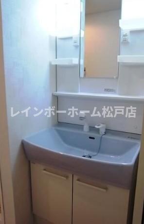 洗面設備　コンパクトで使いやすい洗面所