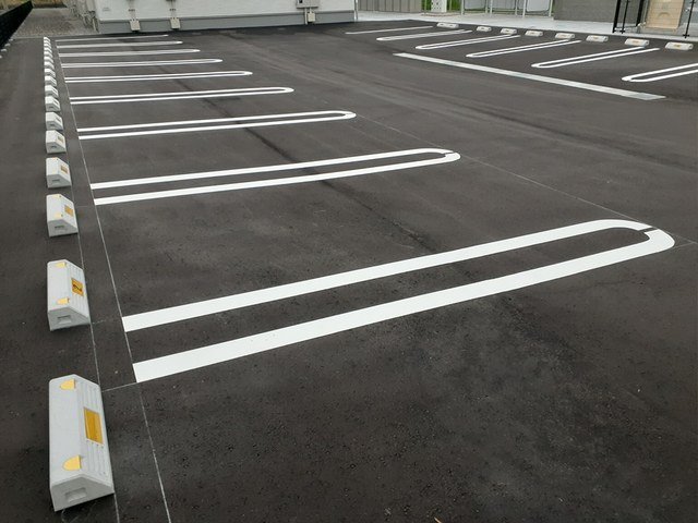 駐車場　駐車場に車を止められます