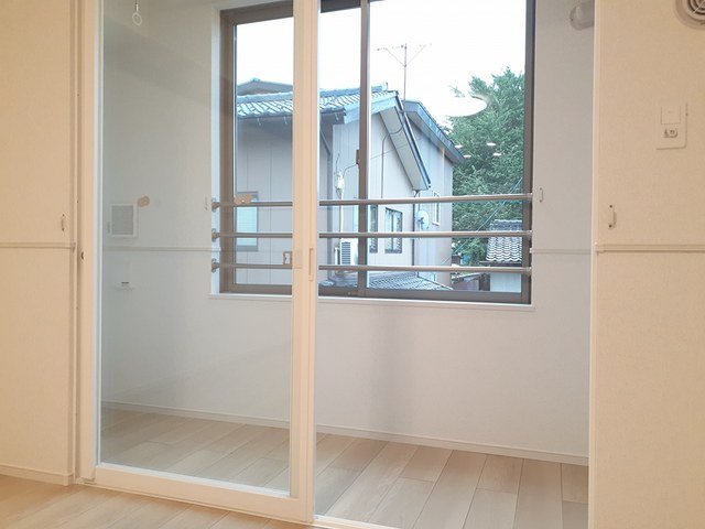バルコニー　雨の日でも安心のサンルームです