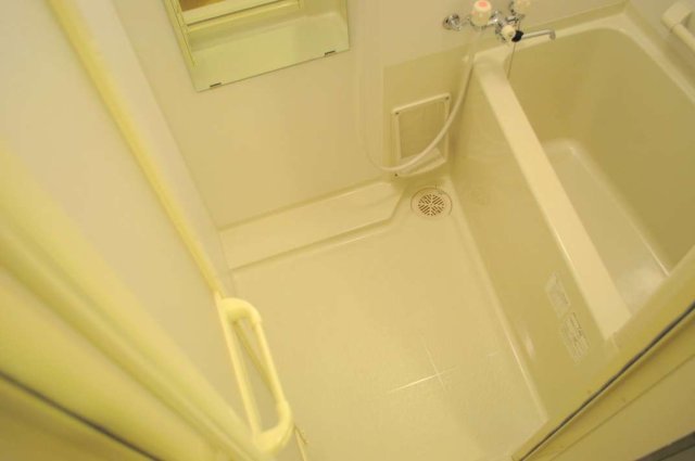 バス・シャワールーム　浴室乾燥機つきで洗濯物も干せます！