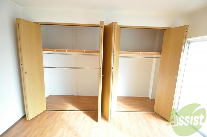 バルコニー　大容量のクローゼットは荷物が多い方も安心ですよ。