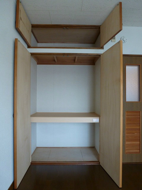 収納　写真は別号室です。