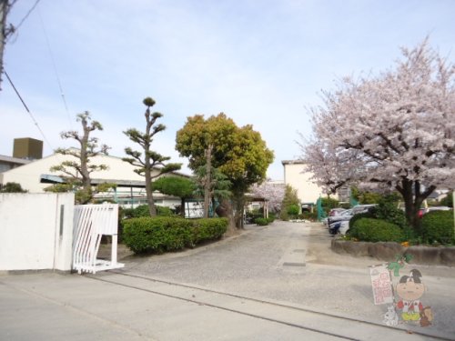 小学校　岡山市立鹿田小学校（小学校）まで584m