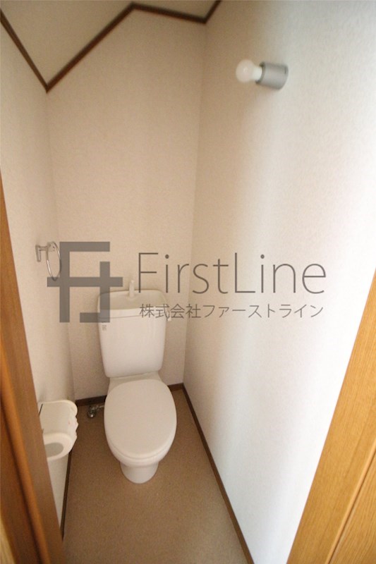 トイレ　別号室の写真です