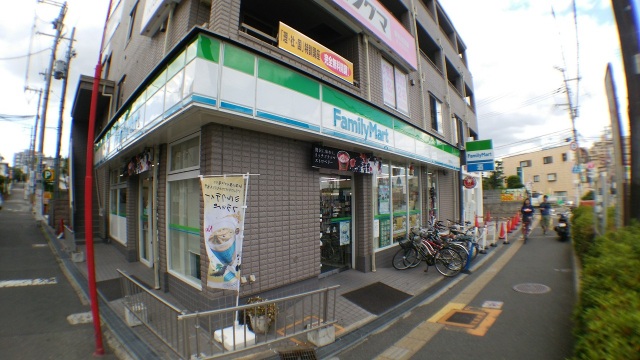 コンビニ　ファミリーマート豊津駅前店（コンビニ）まで580m