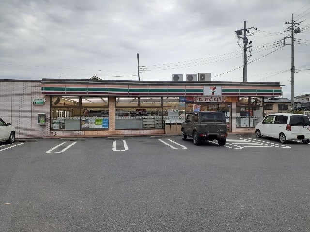 コンビニ　セブンイレブン渋川東町店（コンビニ）まで800m