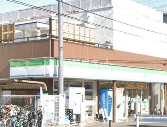 コンビニ　ファミリーマート 中浦和駅前店（コンビニ）まで654m