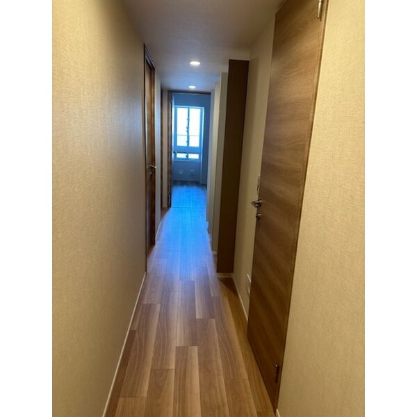 玄関　ローレルタワー堺筋本町
