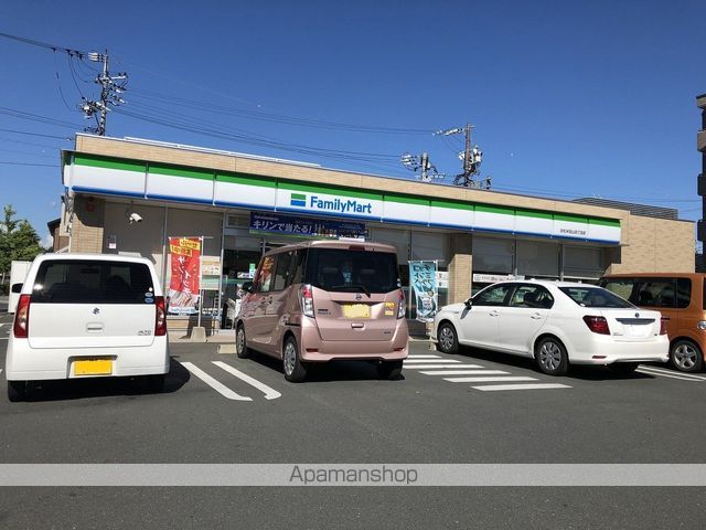 コンビニ　ファミリーマート（コンビニ）まで246m