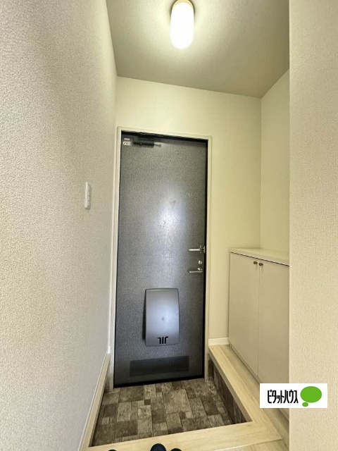 リバティ駿河台Aの玄関写真