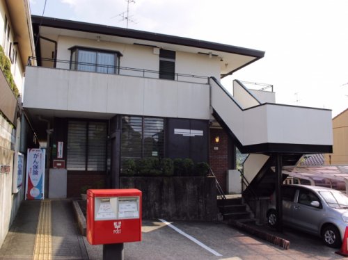 郵便局　京都深草大亀谷郵便局（郵便局）まで565m