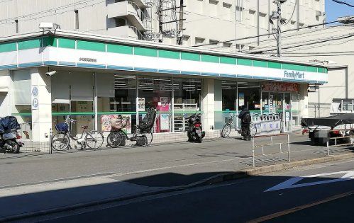 コンビニ　ファミリーマート小松変電所前店（コンビニ）まで450m