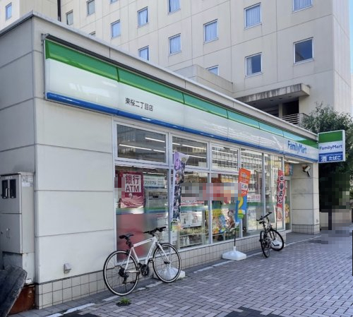 コンビニ　ファミリーマート 東桜二丁目店（コンビニ）まで113m