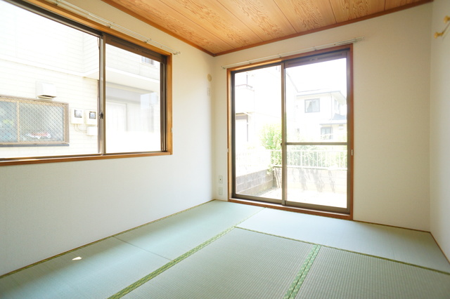 その他部屋・スペース　２面採光なので、明るく風通しのよいお部屋です♪