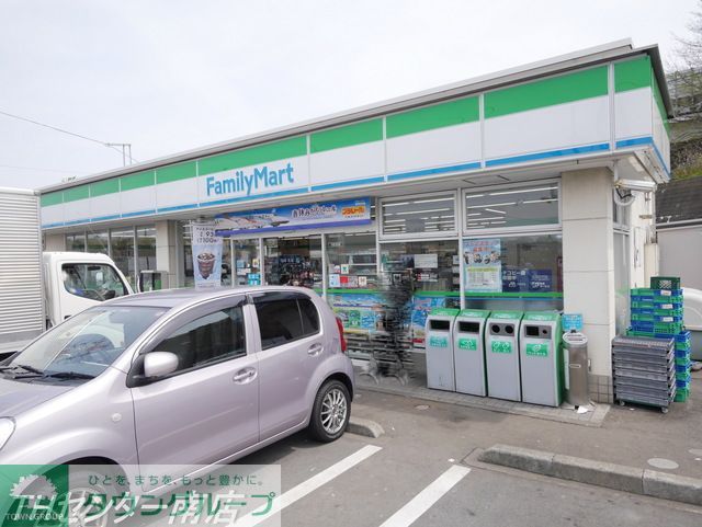 コンビニ　ファミリーマート南山田三丁目店（コンビニ）まで200m