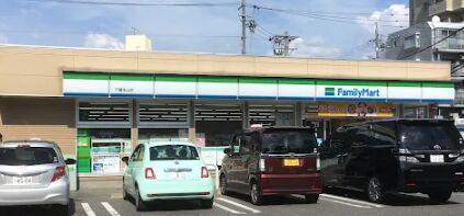 コンビニ　ファミリーマート千種本山店（コンビニ）まで789m
