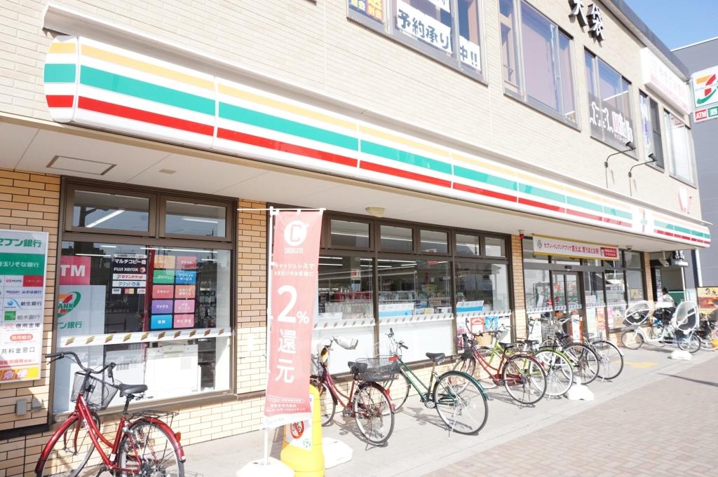 コンビニ　セブンイレブン 越谷大袋駅西口店（コンビニ）まで382m