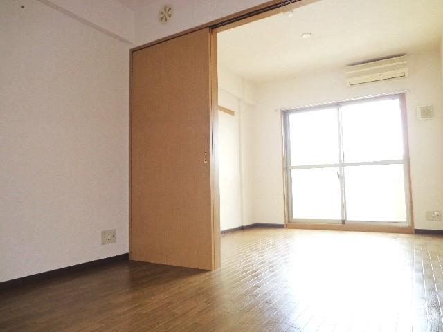 居室・リビング　南向きのお部屋です！