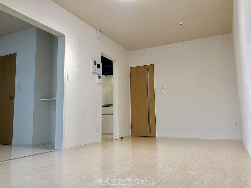 居室・リビング　フローリングのきれいなお部屋です。