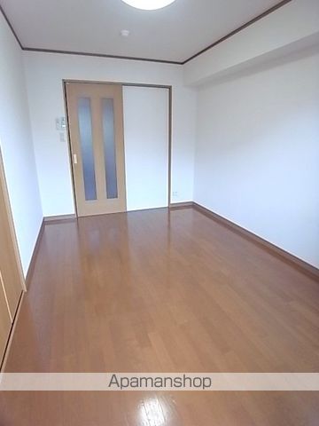 アパルト谷町の居間写真