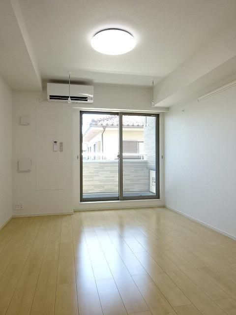 居室・リビング　☆お部屋は広めの7.9帖♪☆
