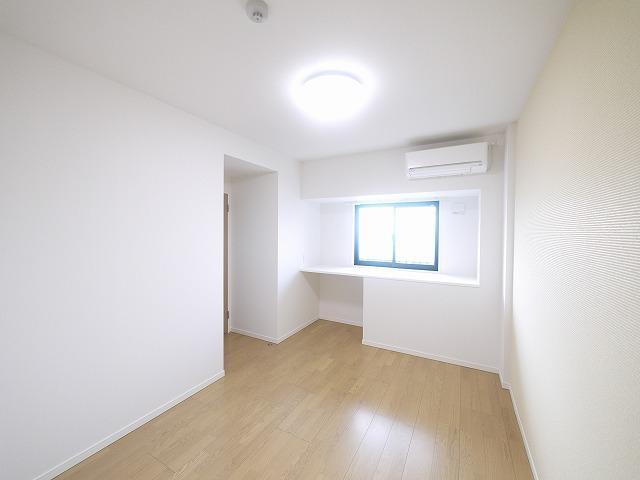 その他部屋・スペース　落ち着いて過ごせるお部屋なので、寝室にいかがでしょうか
