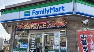 コンビニ　ファミリーマート大東新田西町店（コンビニ）まで360m