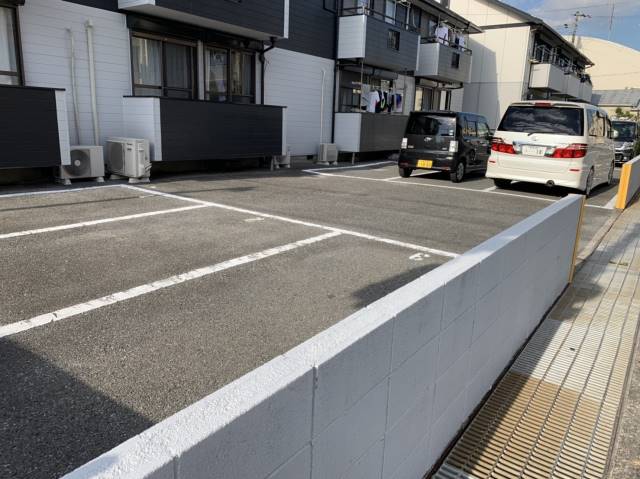 駐車場　駐車場