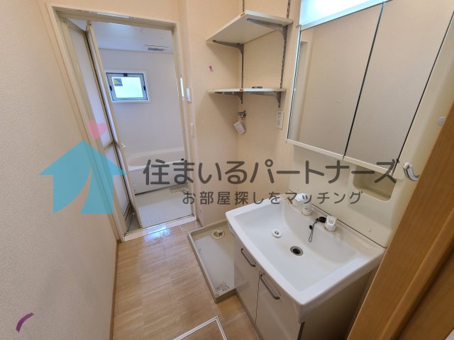 洗面設備　ゆったりとスペースのある洗面所
