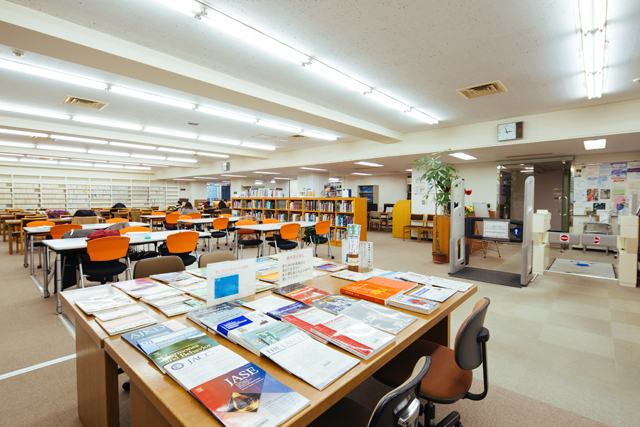 図書館　東京女子医科大学図書館（図書館）まで663m
