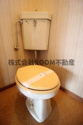 トイレ　落ち着いた色調のトイレです