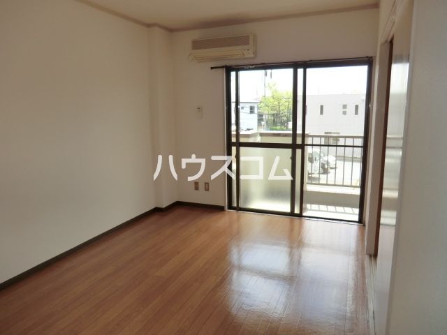 タナダセントラルマンションの居間写真