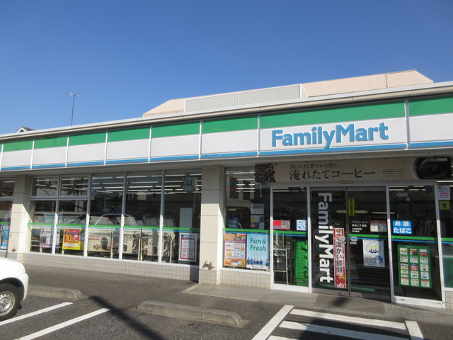 コンビニ　ファミリーマート練馬桜台二丁目店（コンビニ）まで208m