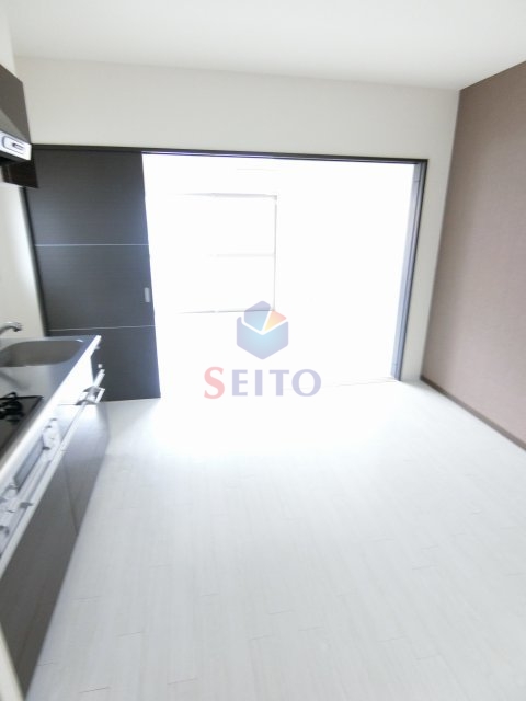 ハーヴェスト江坂の居間写真