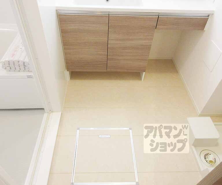 洗面設備　脱衣所もゆとりがあります。