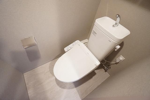 小田急線 千歳船橋駅 徒歩6分 4階建 築2年のトイレ写真