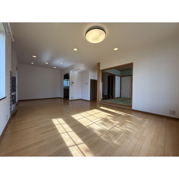 あいの里1条3丁目戸建の居間写真