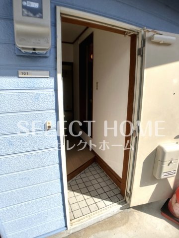 城前ハイツBの玄関写真