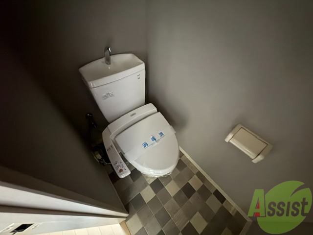 トイレ　こちらはトイレになります。ウォシュレット機能付です。