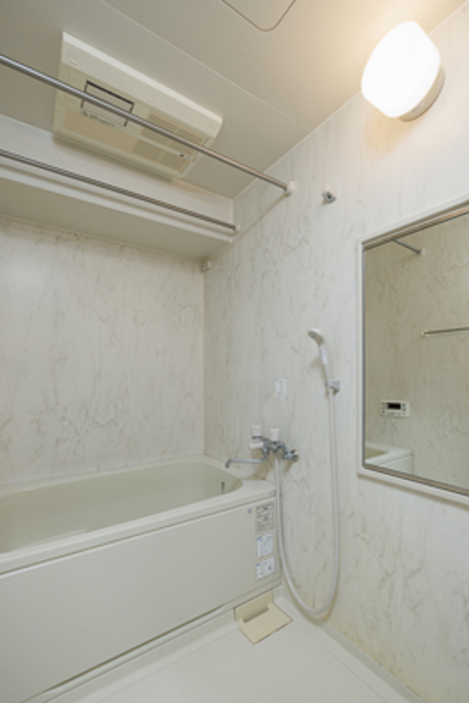 バス・シャワールーム　※写真は同タイプ住戸です。