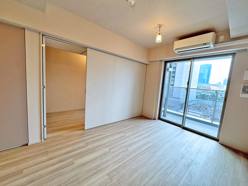 ＪＲ山手線 品川駅 徒歩13分 34階建 築1年の居間写真