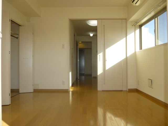 ユリカロゼ西新井駅前の居間写真
