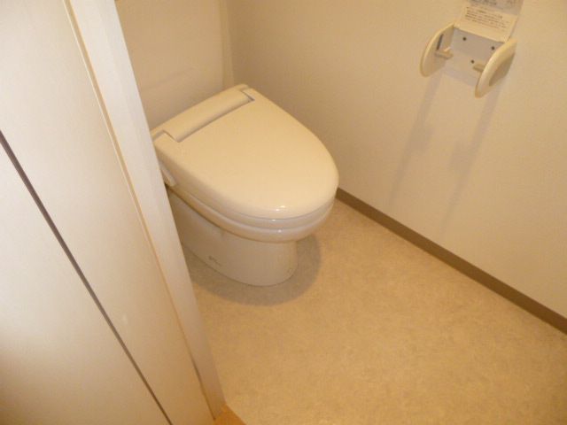 ユリカロゼ西新井駅前のトイレ写真