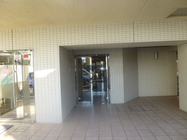 ユリカロゼ西新井駅前の外観写真