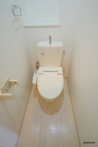 阪急神戸線 十三駅 徒歩5分 10階建 築17年のトイレ写真